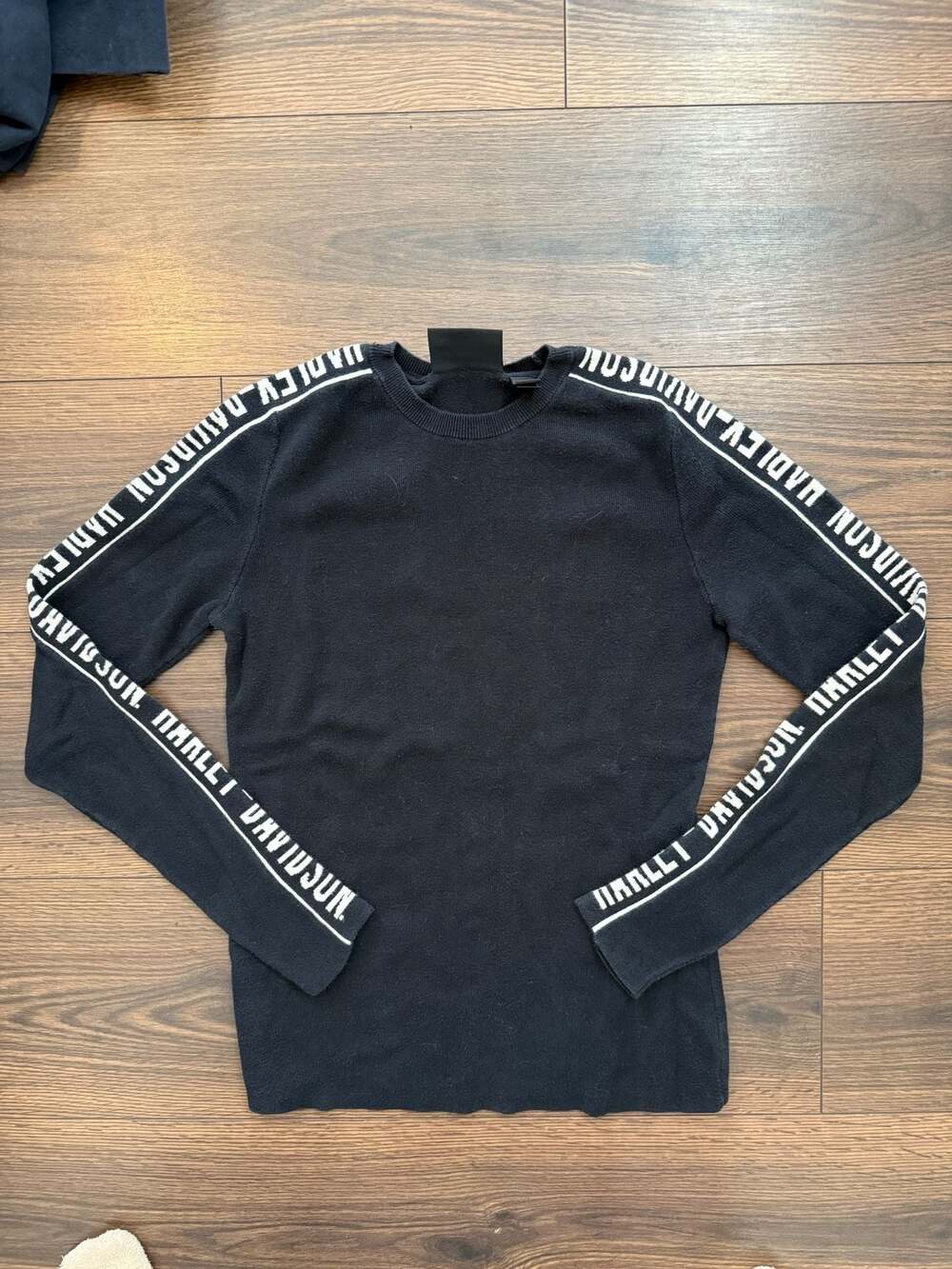 Harley-Davidson Women's Black Sweater Knit Logo Tape Sleeve Pullover Size Small - Picture 2 of 5